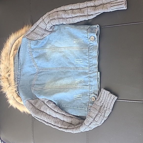 Fur trimmed denim jacket with grey knit sleeves size medium brand EDSN ONE - Picture 3 of 5